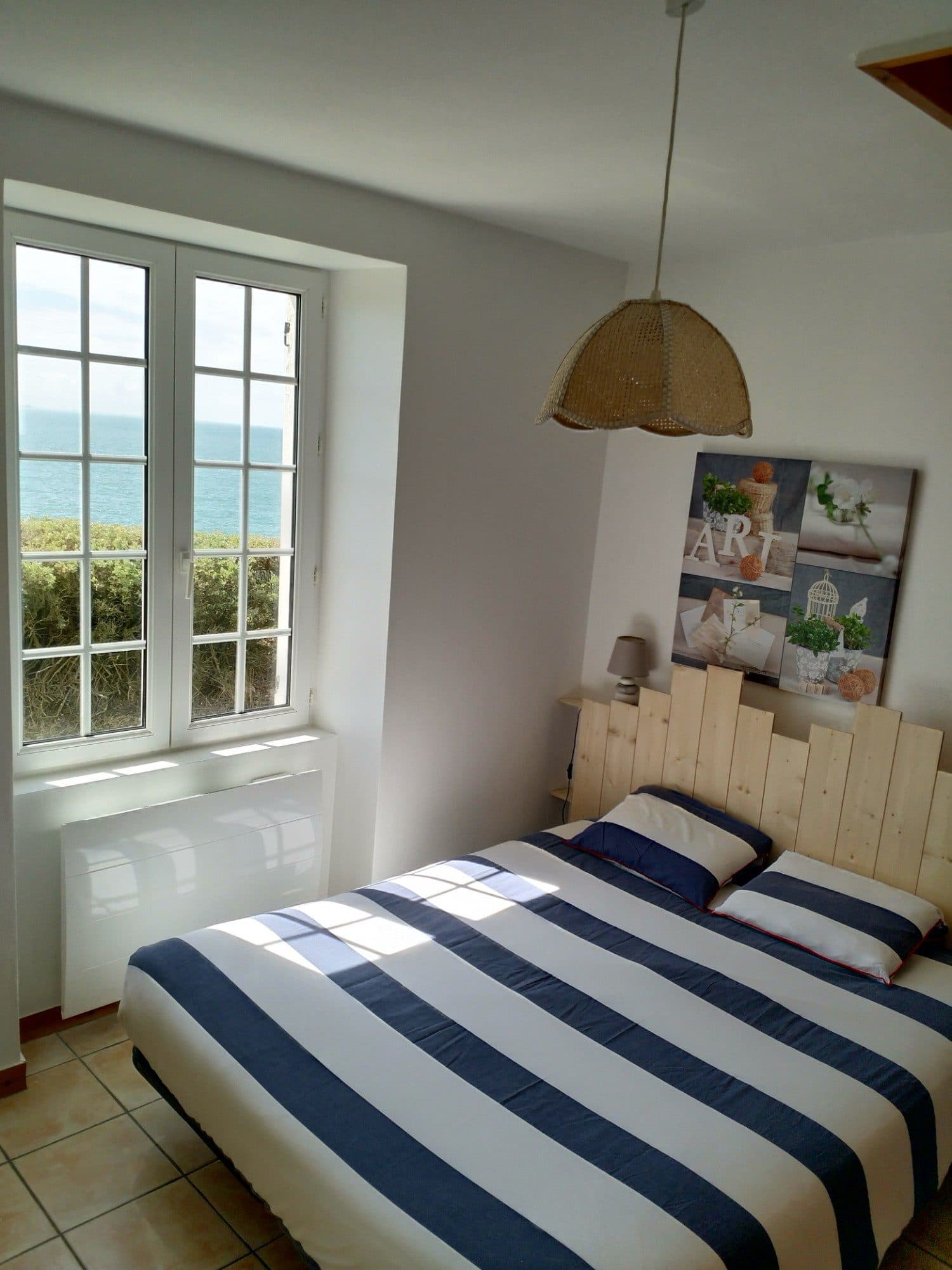 Chambre 2 avec lit double et vue sur la mer
